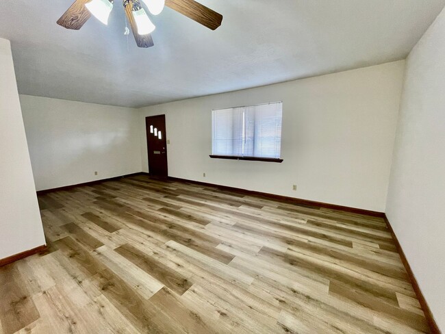 Building Photo - 2146 E Bennett St