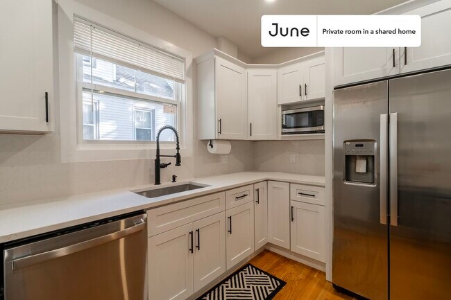 Building Photo - Room in Shared 5 bed/2 bath home in Roxbury