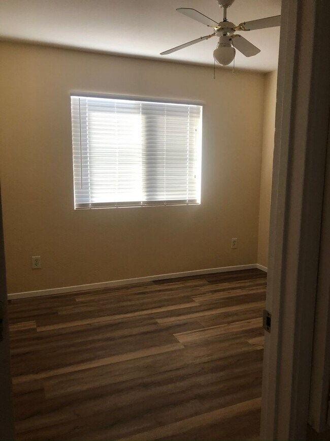 Building Photo - Spacious 4bd/2.5ba house in Moreno Valley on Blazer Ct!