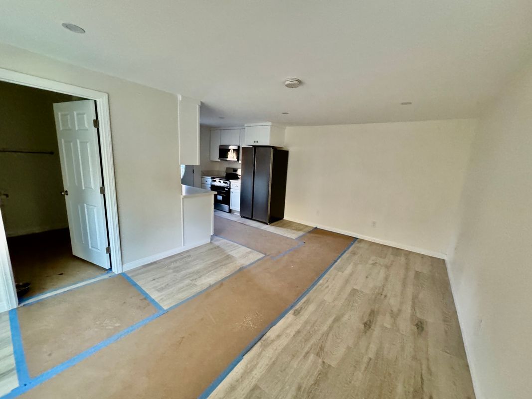 Building Photo - 857 W Edgehill Rd