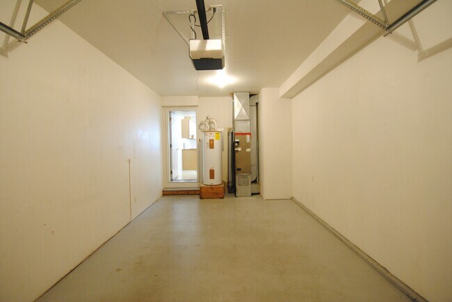 Building Photo - 1386 Brown St