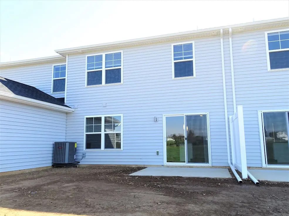 Building Photo - 10 Cobblestone Ct