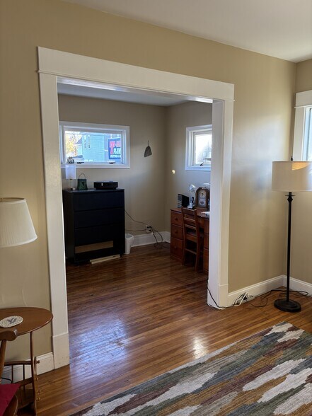 front office - 4124 Seneca St