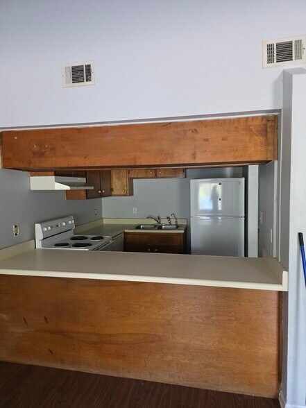 Primary Photo - 1259 Orange Ave E