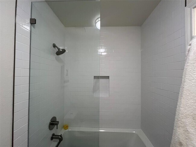 Building Photo - 14020 Schroeder Rd
