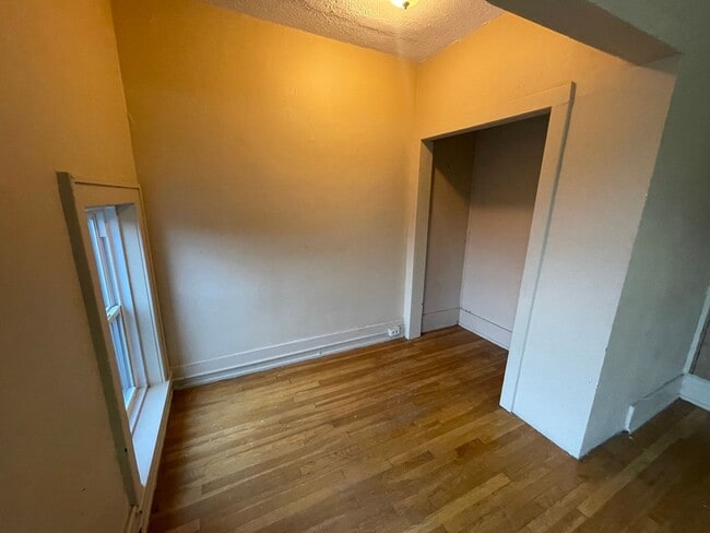 Building Photo - 2 BEDROOM LOCATED IN THE HEART OF THE ART DISTRICT!