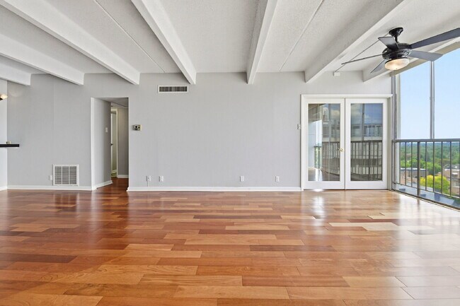 Building Photo - $2,240.95 - 2 Bed, 2 Bath Condo in Denver with Central AC!