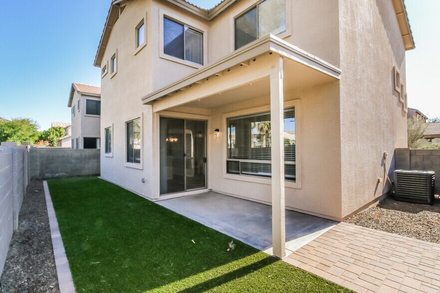 Building Photo - 9018 E Glade Ave