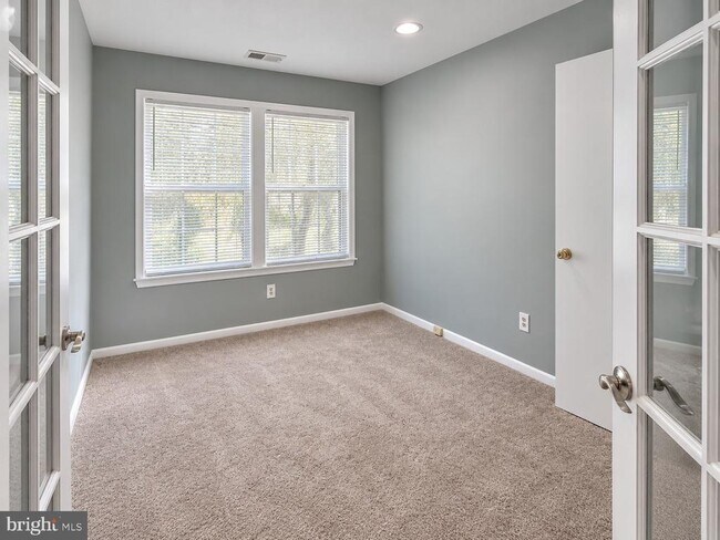 Building Photo - 207 Salem Ct