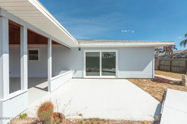 Building Photo - 790 Palm Dr