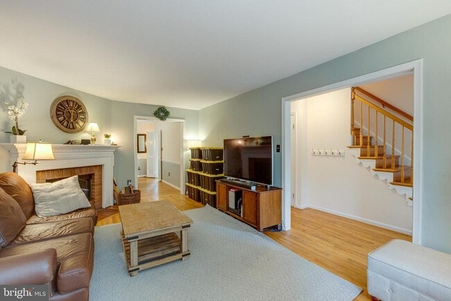 Building Photo - 6813 Market Square Dr