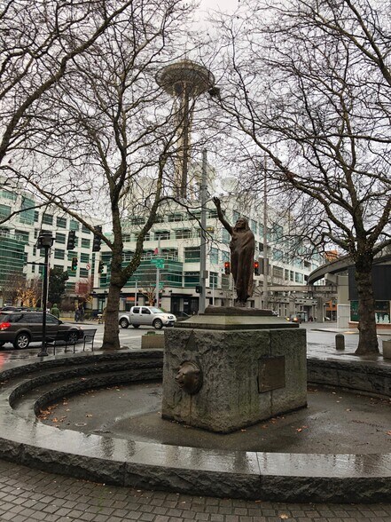 Building Photo - 2700 4th Ave