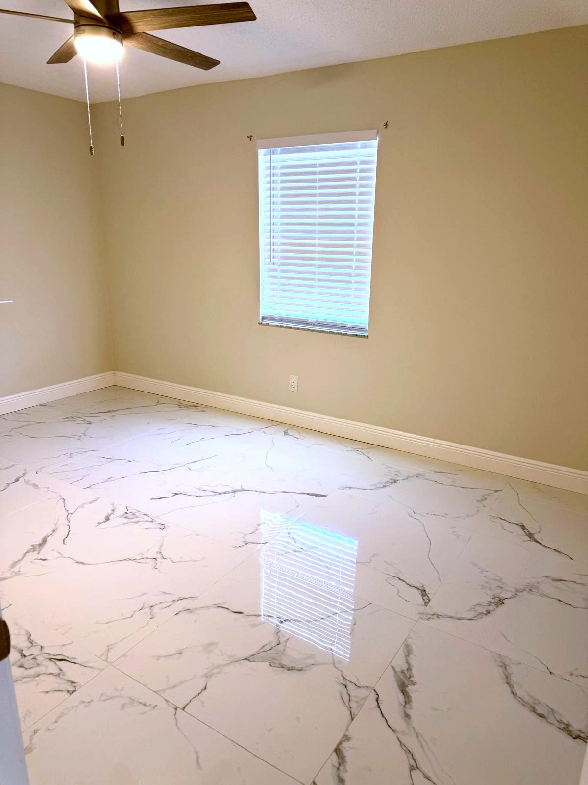 Building Photo - 699 NW Riverside Dr