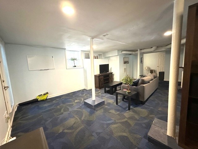 Building Photo - 1305 Stratford Ave