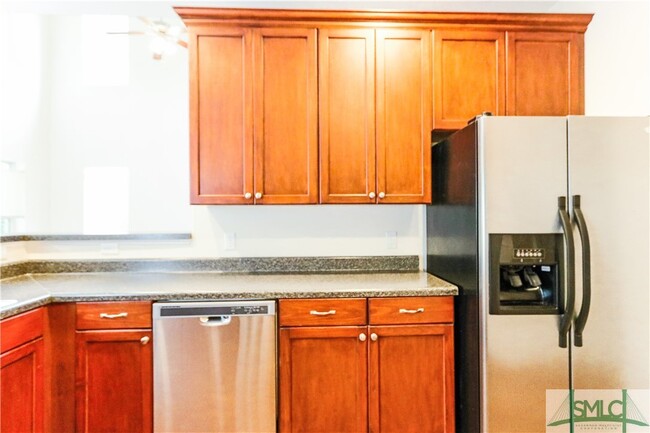 Building Photo - 530 Summer Hill Way