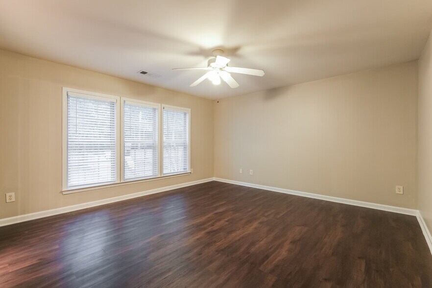 Building Photo - 6365 Whirlaway Dr