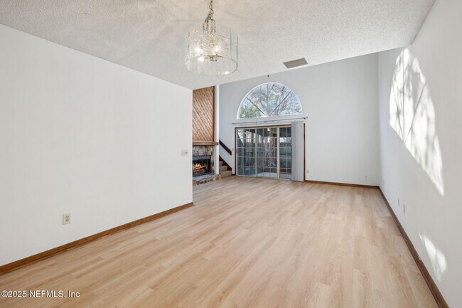 Building Photo - 1138 Fromage Cir W