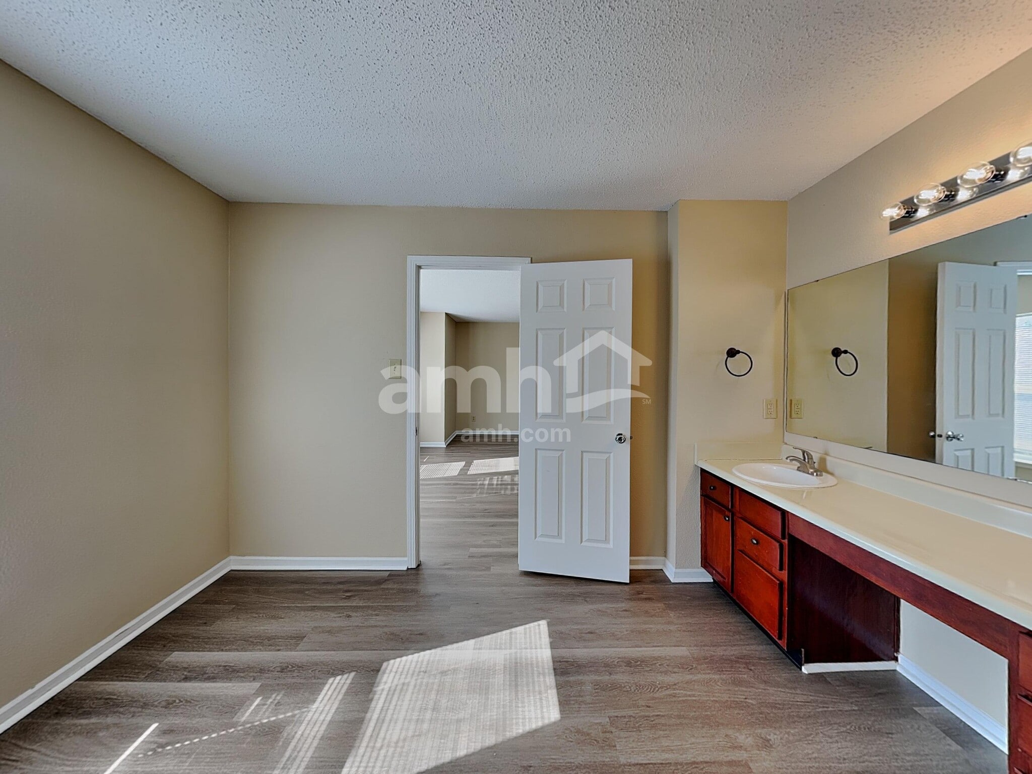 Building Photo - 10421 Parmer Cir