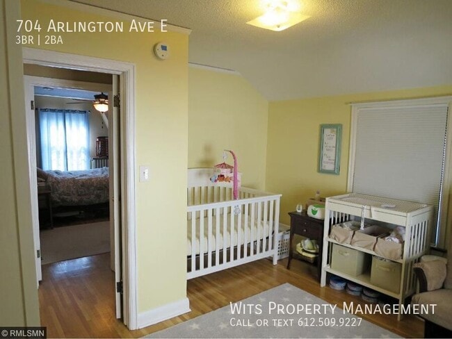 Building Photo - 704 Arlington Ave E