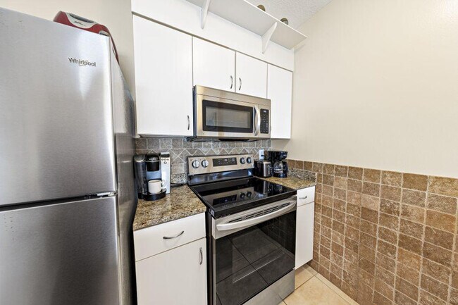 Building Photo - 561 E Beach Blvd
