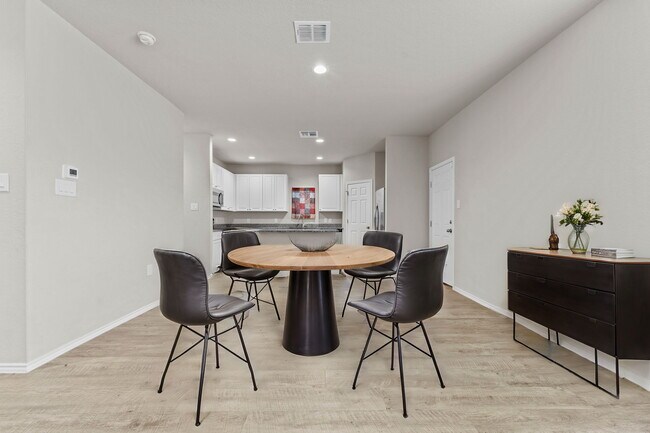 Building Photo - 7115 Mesa Cliffs