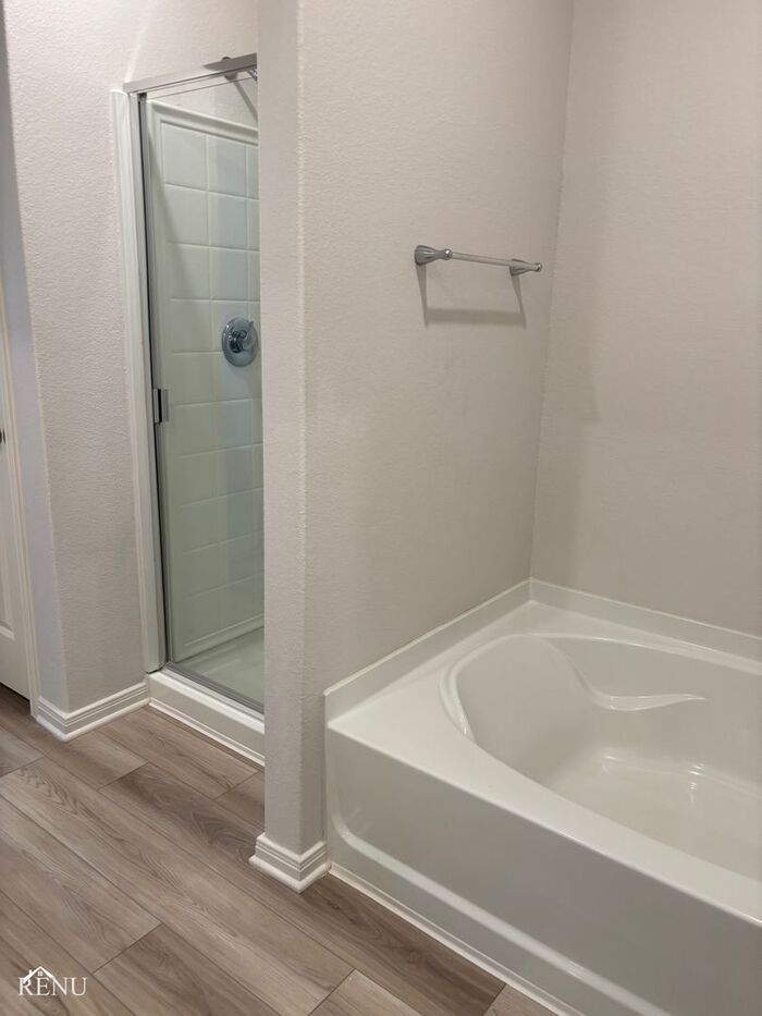 Building Photo - 10494 Sweetwater Creek Dr