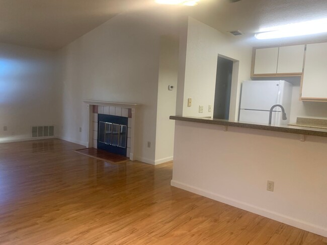 Building Photo - Half off 2nd months rent! 2 bedroom 2 bath...