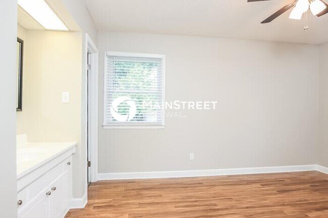 Building Photo - 3 Bedroom Pet-Friendly Home in Greensboro, NC with Main Street Renewal