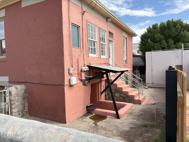 Building Photo - 1800 Montana Ave