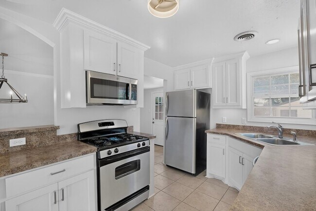 Building Photo - 4812 Wateka Dr