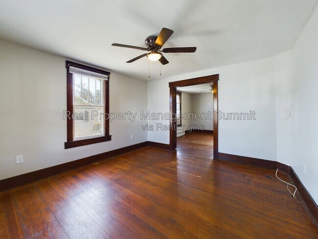 Building Photo - 2408 Poplar St