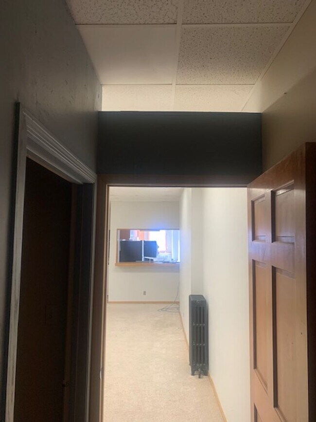 Building Photo - 903 Main St