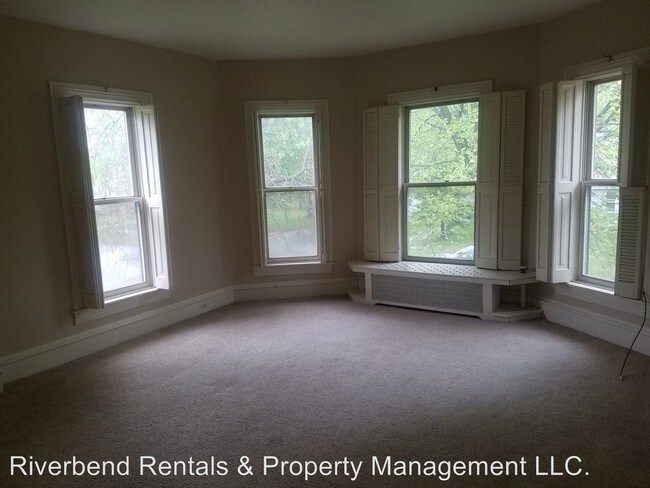 Building Photo - 1103 8th St E