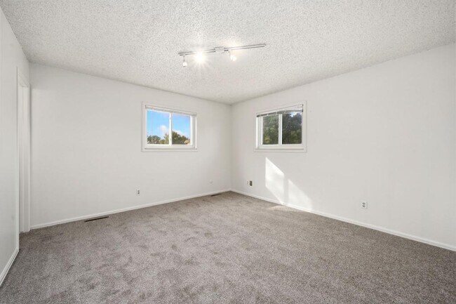 Building Photo - 2215 Derby Hill Dr