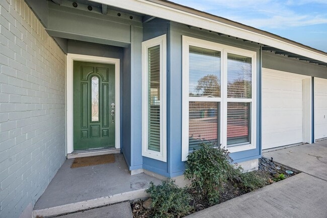 Building Photo - 1411 Fairfield Dr