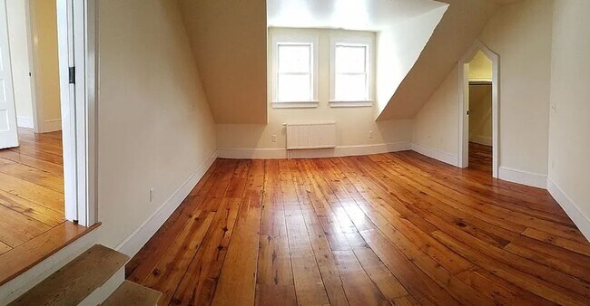 Building Photo - 14 Gray St