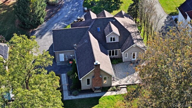 Building Photo - 45 Evergreen Ave