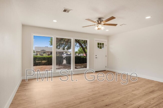 Building Photo - 1098 N 1900 W
