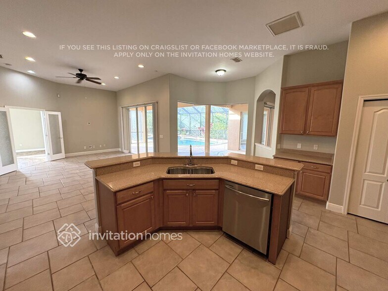 Building Photo - 13075 Peregrin Cir