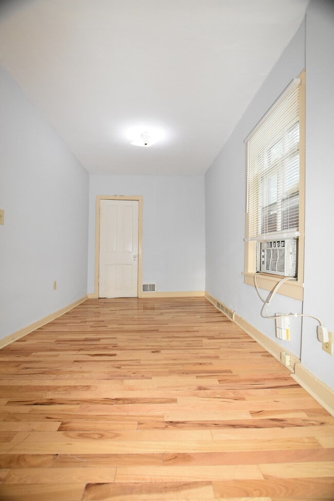 Building Photo - 457 Talma St