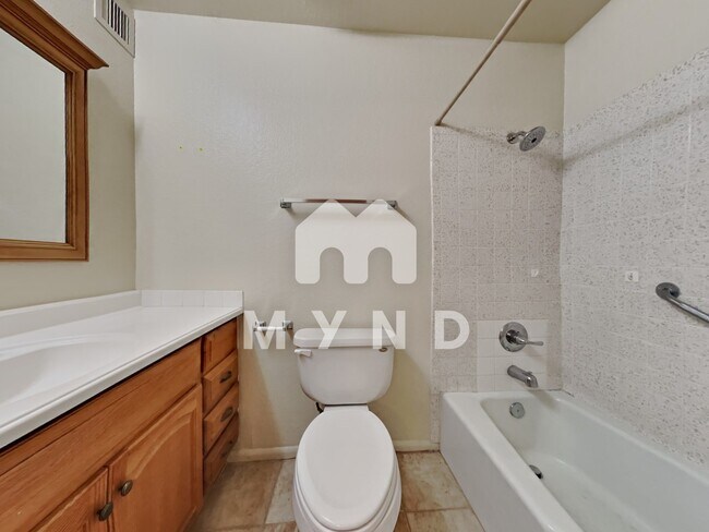 Building Photo - 5100 N Miller Rd Apt 23