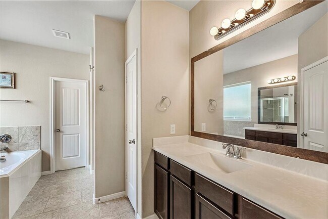 Building Photo - 2471 Garden Falls Dr