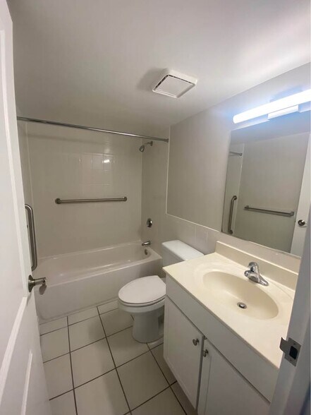 Building Photo - 961 Southern Artery