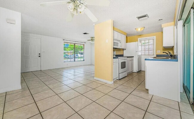 Building Photo - Charming 2 Bedroom, 2 Bath Home in Port Ch...