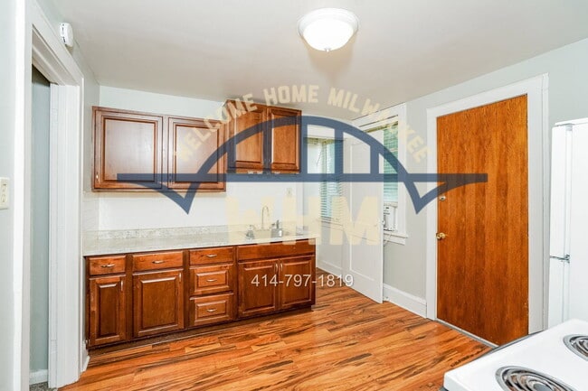 Building Photo - 3650 E Barnard Ave