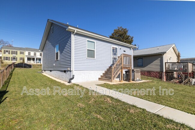 Building Photo - 1732 Jourolman Ave