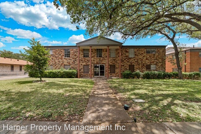 Primary Photo - 2 br, 1 bath House - 235 W Silver Sands Dr #8