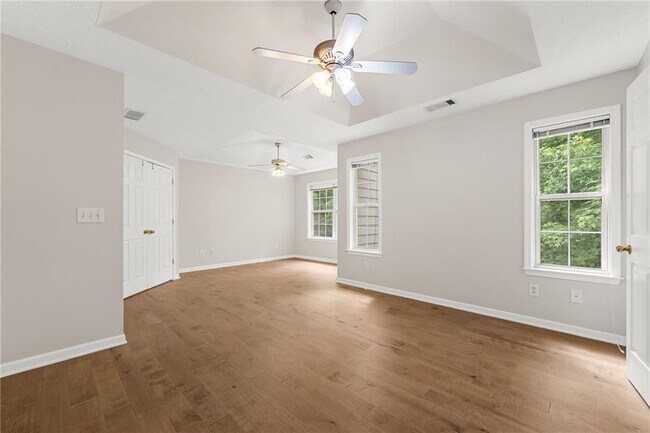 Building Photo - 370 Manor Glen Dr