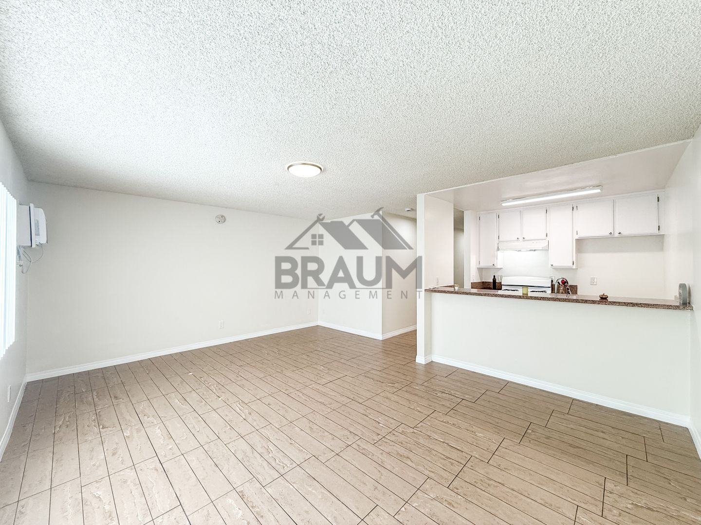 Building Photo - 6612 Sylmar Ave