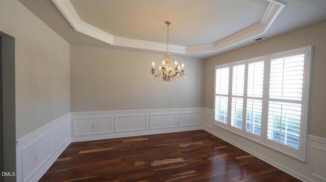 Building Photo - 7400 Lagrange Dr